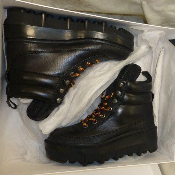 Marc Jacobs Platform Boots in Black Leather - Picture 2 of 9
